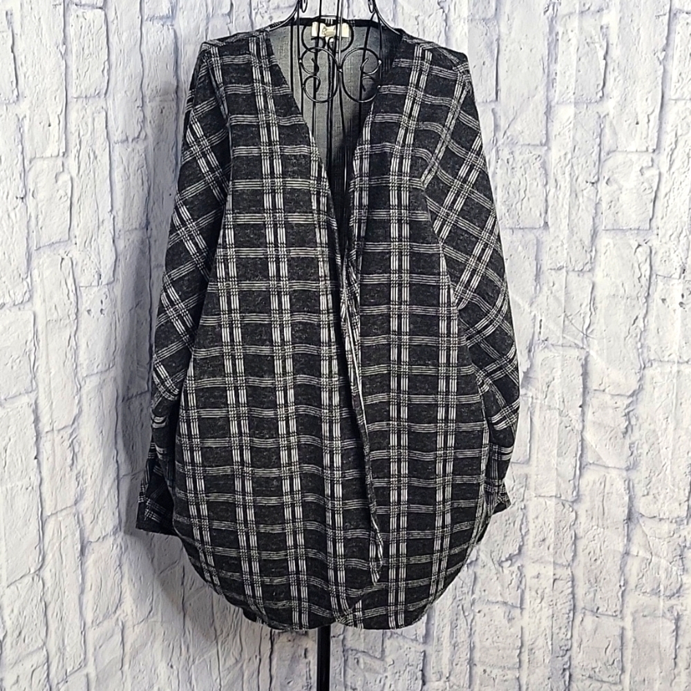 RIAH FASHION Black and White Plaid Midlength Cardigan XL‎